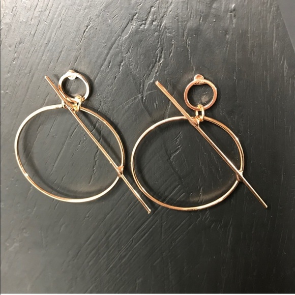 Sold: Geo Bar Hoops in Gold ⚡️ - Picture 2 of 4